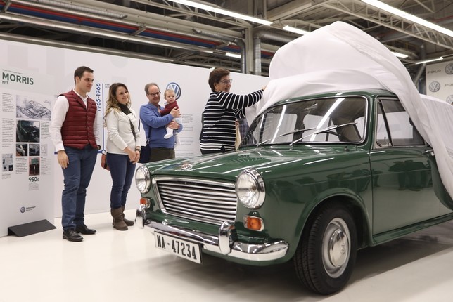 VW Navarra restaura el primer coche fabricado en Landaben