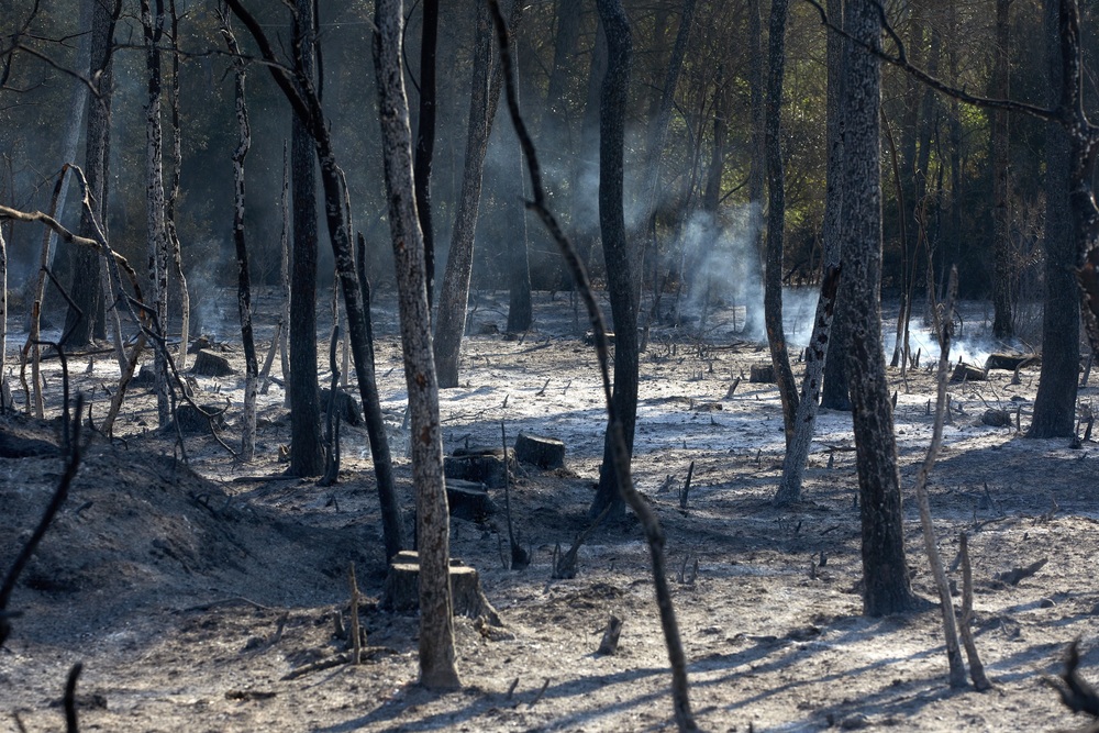 El fuego desatado en Queralt avanza sin control y crea 