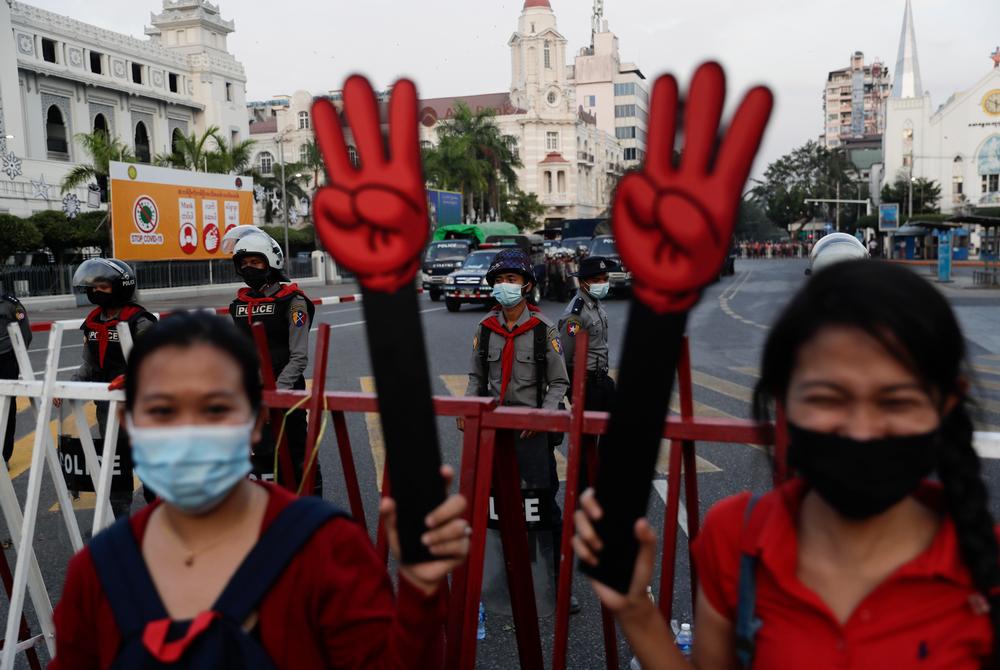 Thousands protest Myanmar coup in Yangon for a second day  / LYNN BO BO