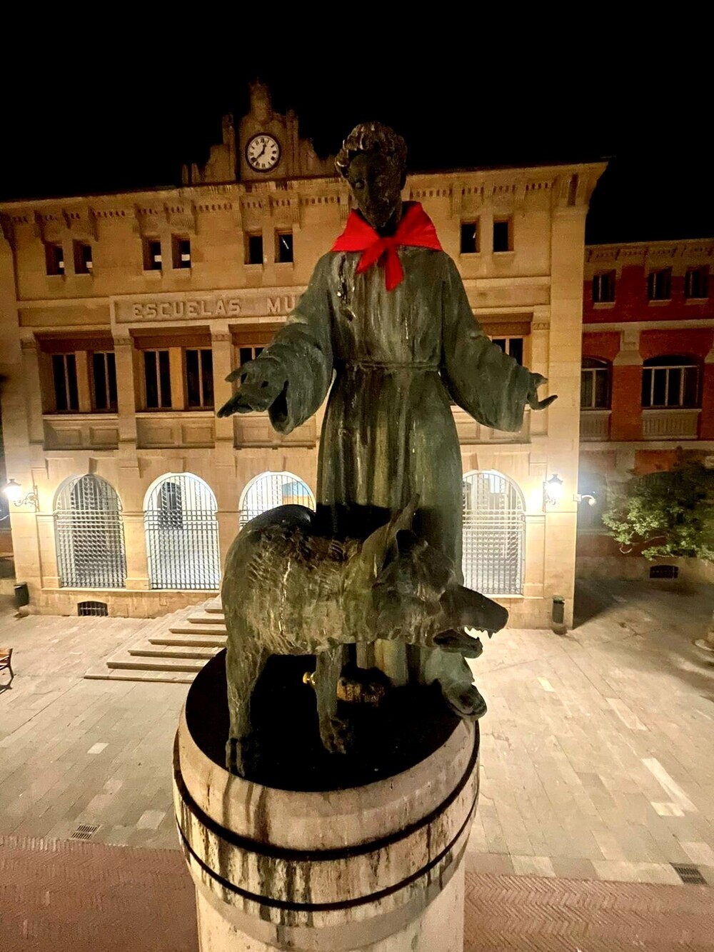 6 de junio: Pamplona ya luce su 'pañuelico' rojo