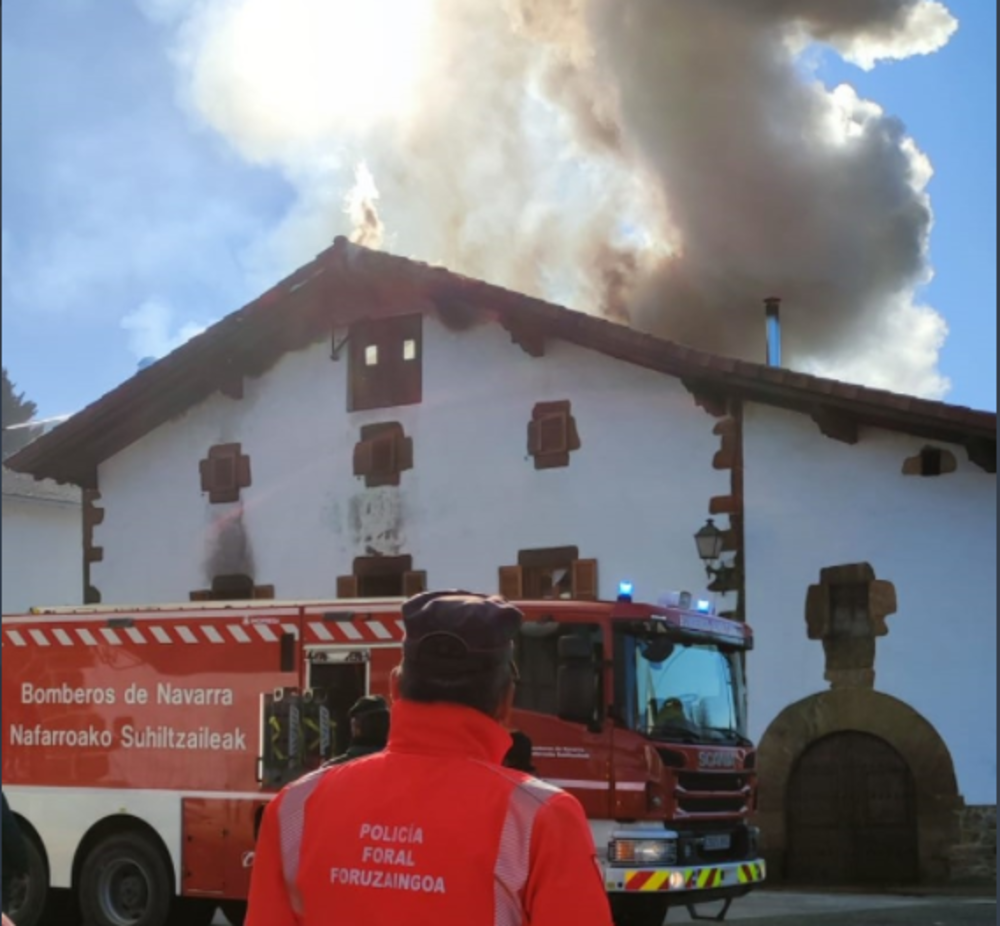 Rescatan a una persona en un incendio en Iraitzoz