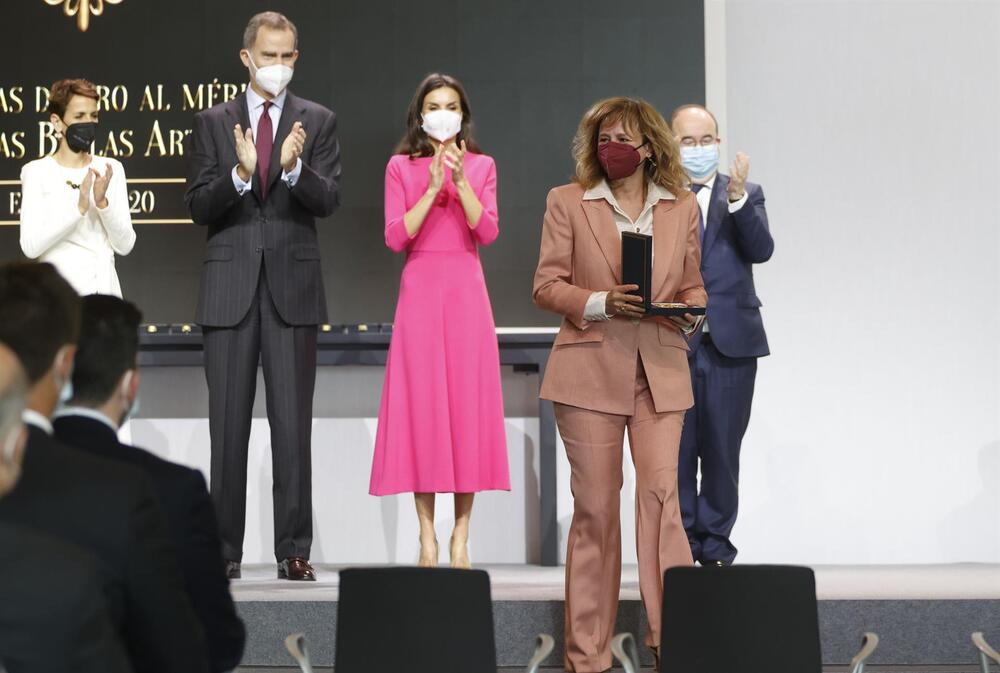 Los reyes Felipe y Letizia entregan la Medalla de Oro al Mérito en las Bellas Artes 2020 a la actriz Emma Suárez   / navarratelevision.es