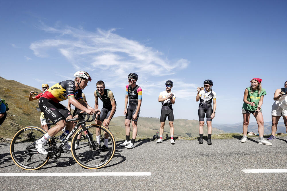 El belga Remco Evenepoel se impone en Larra Belagua, Kuss sigue líder  / MANUEL BRUQUE