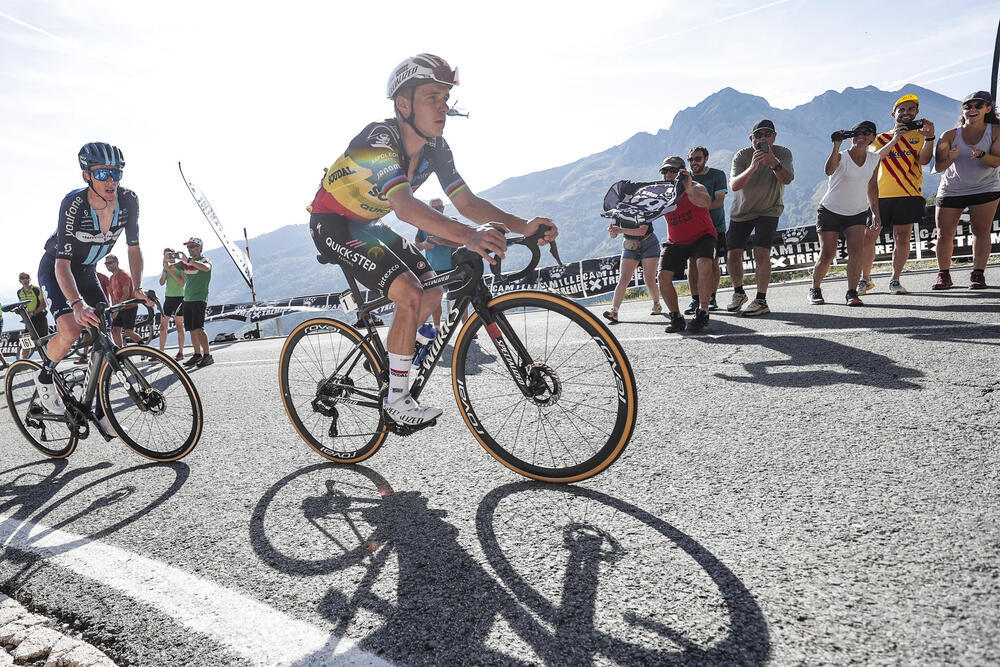 El belga Remco Evenepoel se impone en Larra Belagua, Kuss sigue líder  / MANUEL BRUQUE