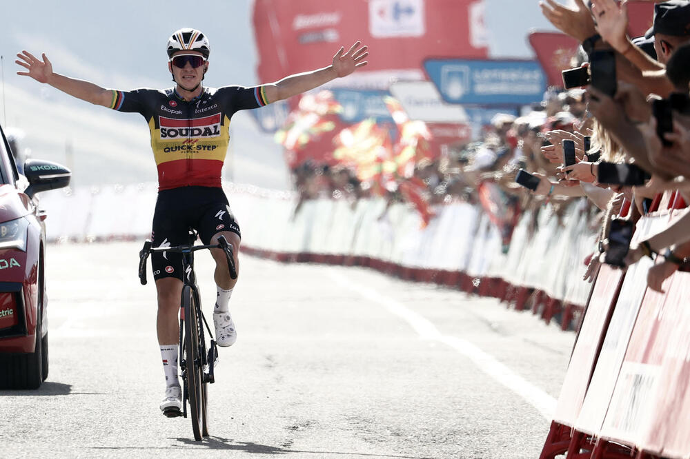 The Belgian Remco Evenepoel wins in Larra Belagua, Kuss remains the leader  / JESUS DIGES