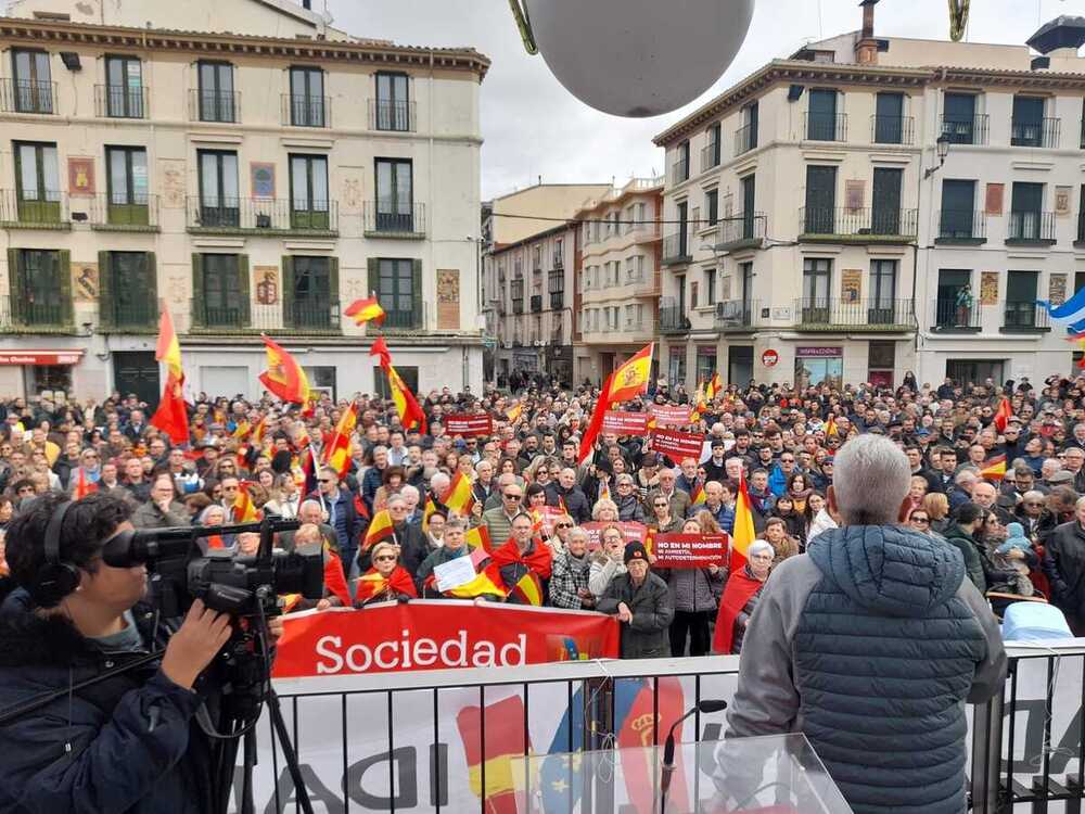 Multitudinaria concentración contra la amnistía en Tudela