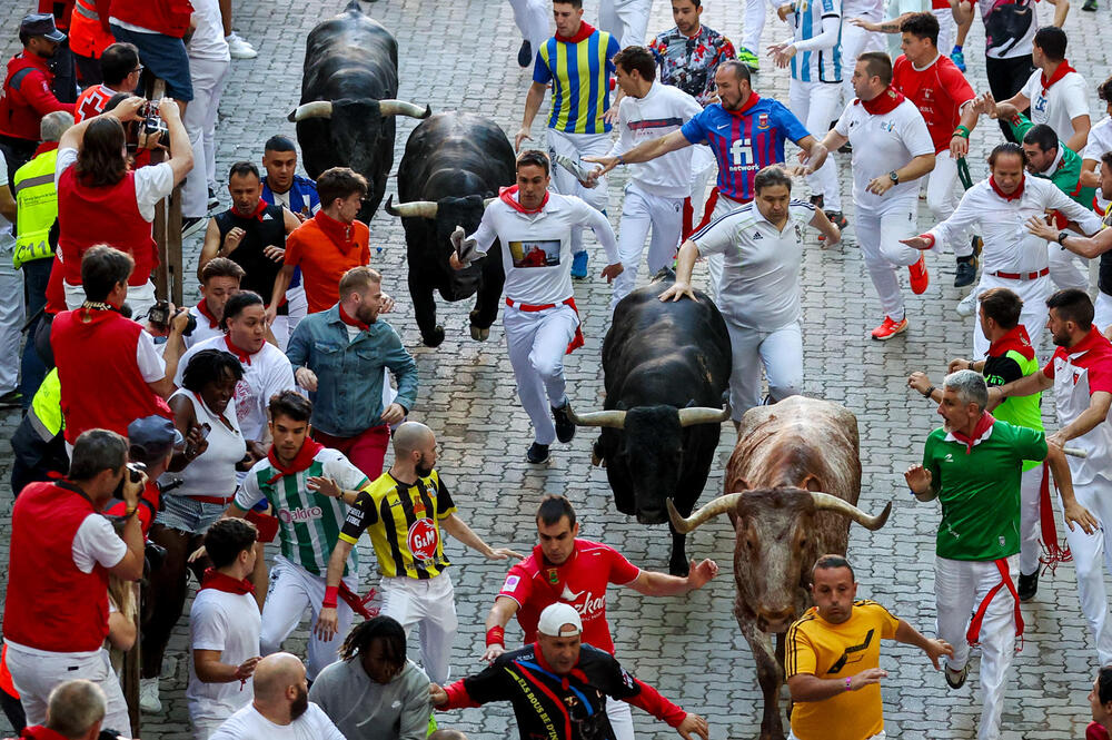 Octavo encierro de San Fermín  / J.P.URDIROZ / EFE