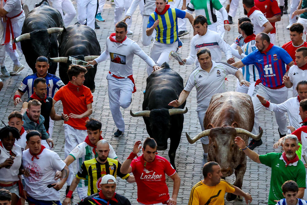 Octavo encierro de San Fermín  / J.P.URDIROZ / EFE