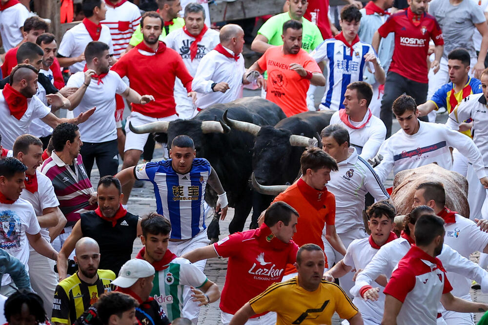 Octavo encierro de San Fermín  / J.P.URDIROZ / EFE