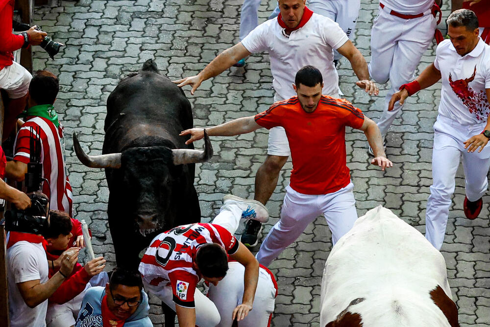 Octavo encierro de San Fermín  / J.P.URDIROZ / EFE