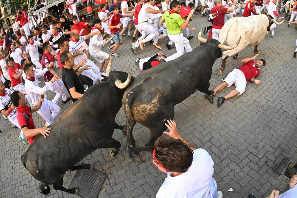 Octavo encierro de San Fermín  / DANIEL FERNÁNDEZ / EFE