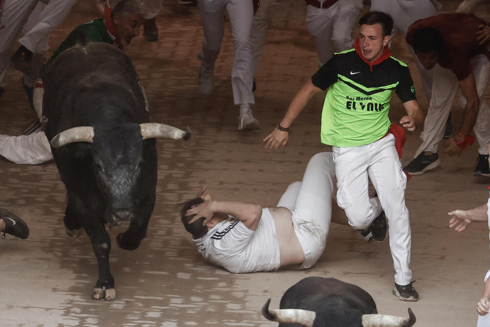 Octavo encierro de San Fermín  / JESÚS DIGES / EFE