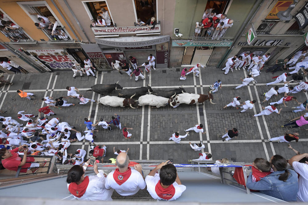 Octavo encierro de San Fermín  / ELOY ALONSO / EFE