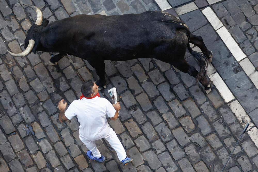 Octavo encierro de San Fermín  / RODRIGO JIMÉNEZ / EFE