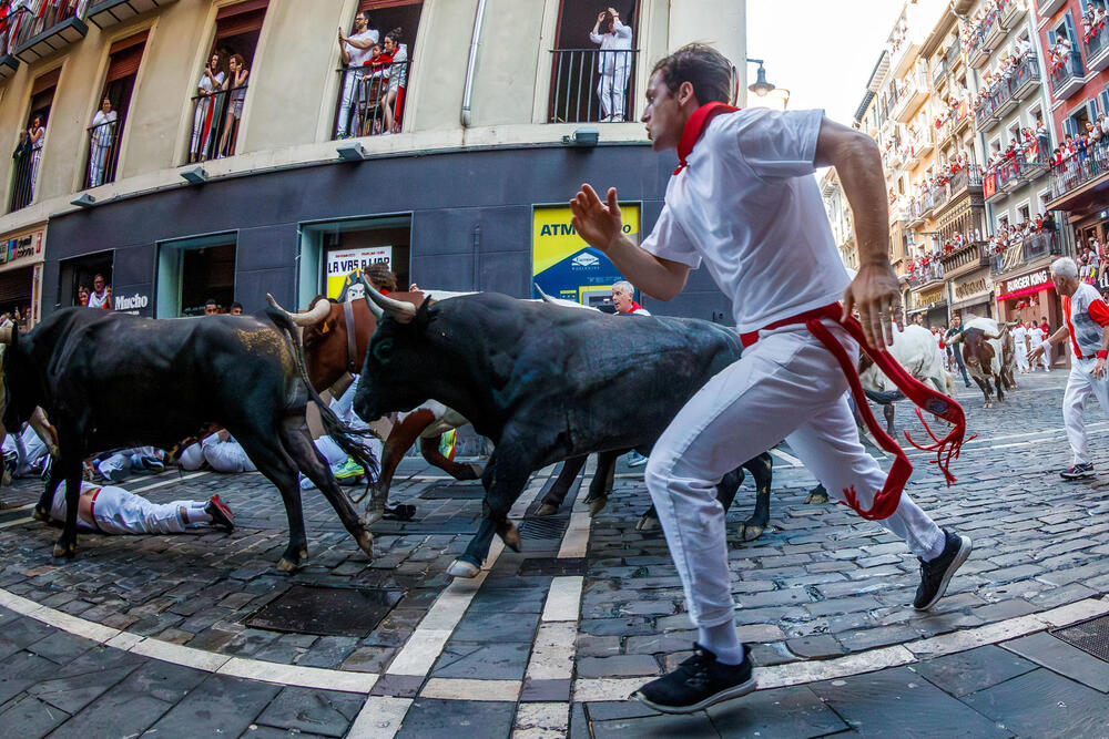 Octavo encierro de San Fermín  / RODRIGO JIMÉNEZ / EFE