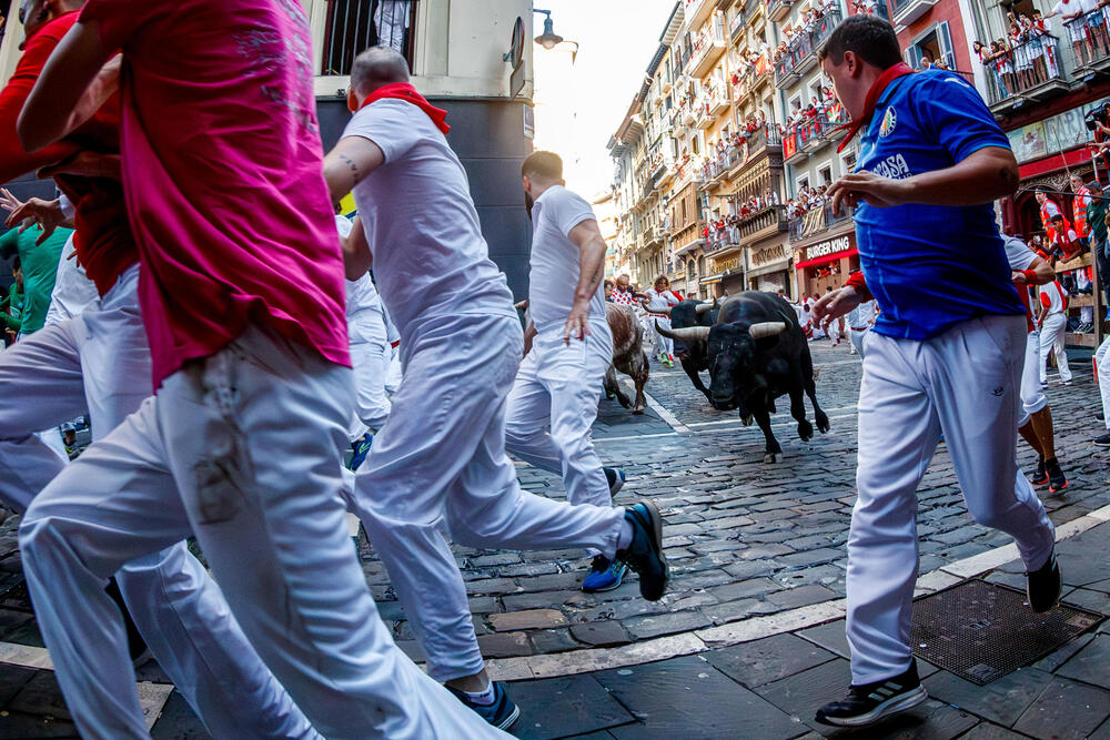 Octavo encierro de San Fermín  / RODRIGO JIMÉNEZ / EFE