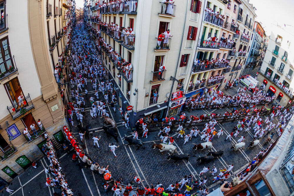 Octavo encierro de San Fermín  / RODRIGO JIMÉNEZ / EFE