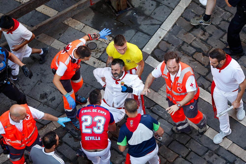 Octavo encierro de San Fermín  / RODRIGO JIMÉNEZ / EFE