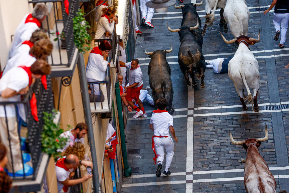 Octavo encierro de San Fermín  / RODRIGO JIMÉNEZ / EFE