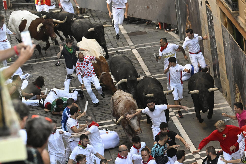 Octavo encierro de San Fermín  / ELOY ALONSO / EFE