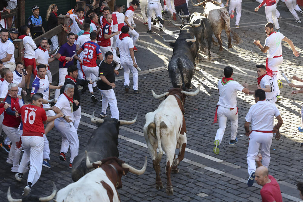 Octavo encierro de San Fermín  / VILLAR LÓPEZ / EFE