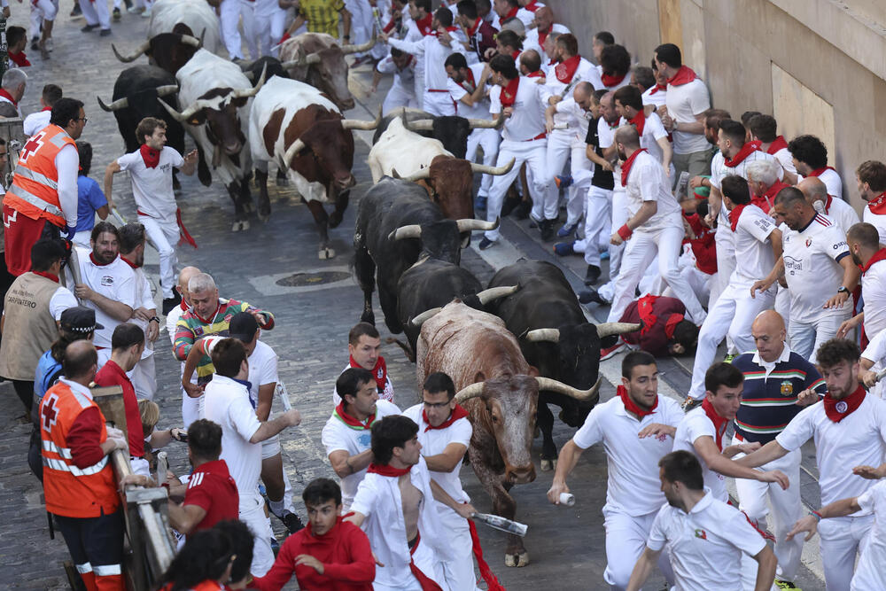 Octavo encierro de San Fermín  / VILLAR LÓPEZ / EFE