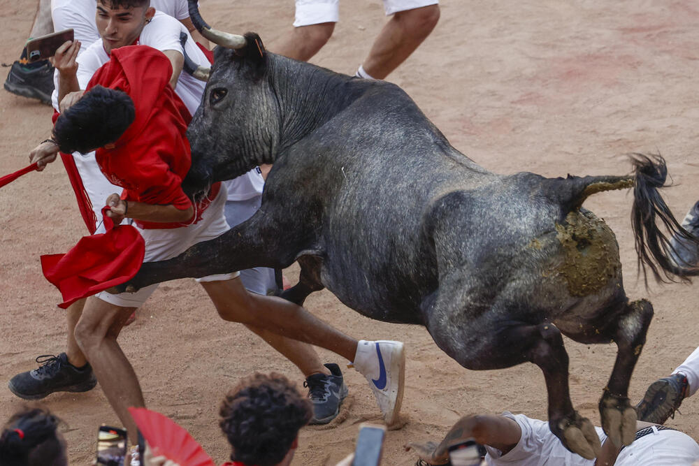 Octavo encierro de San Fermín  / JESÚS DIGES / EFE