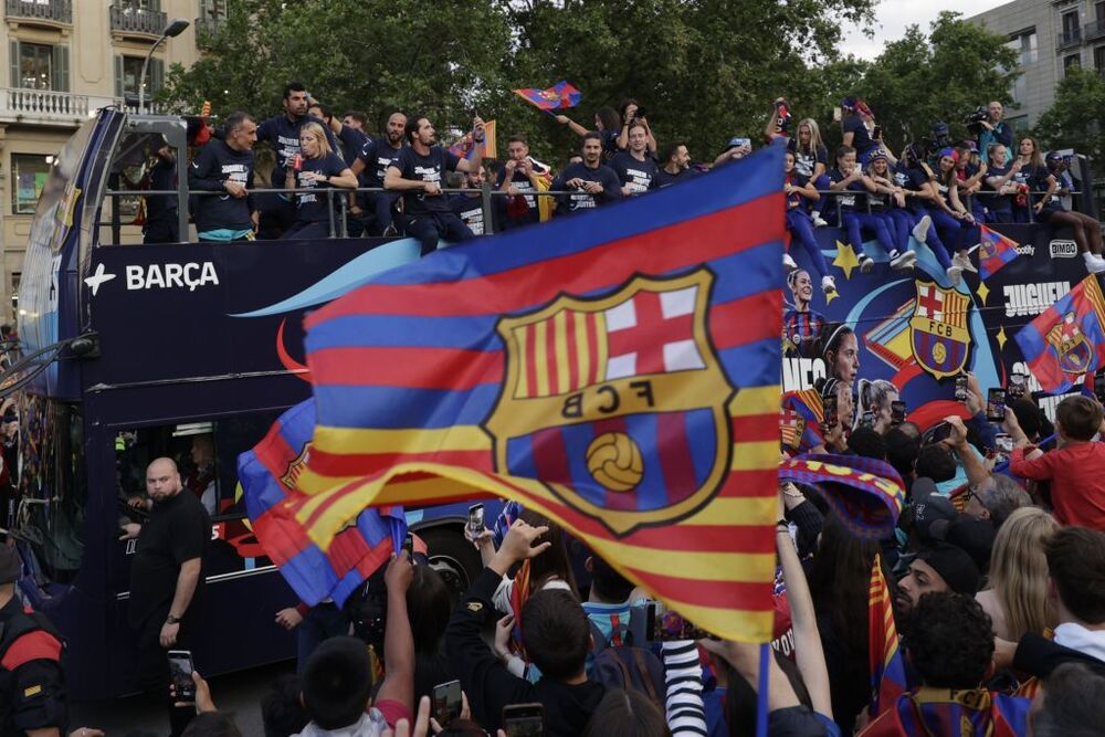 El Barça celebra LaLiga  junto al Femenino, con una rúa  / QUIQUE GARCÍA