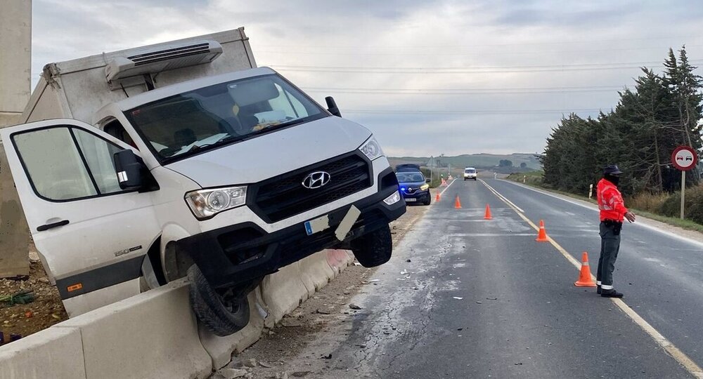 Un conductor drogado se sale de la carretera en Tafalla