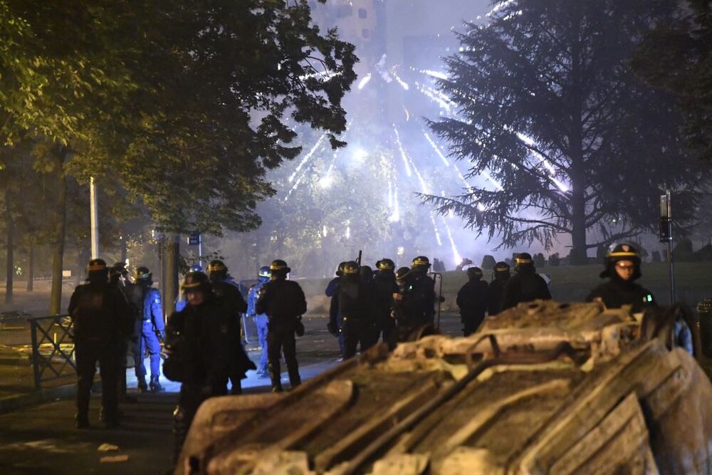 Riots in Nanterre after teenager was killed by police  / JULIEN MATTIA