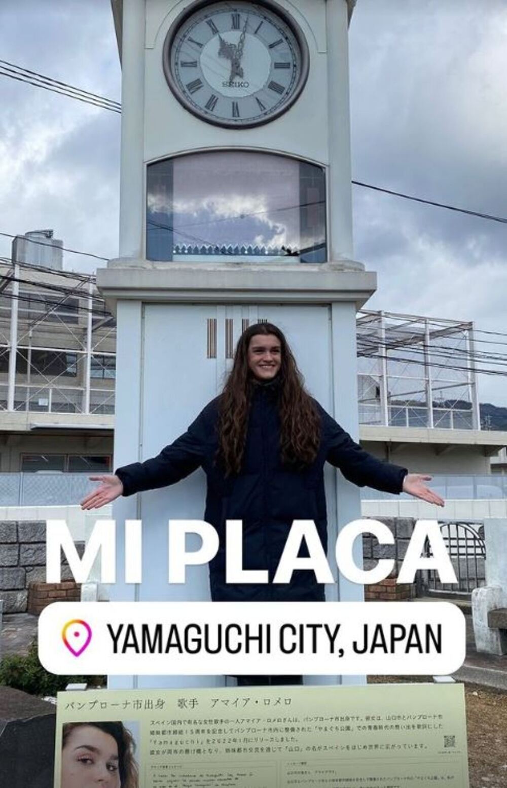 Amaia Romero posa con su placa en Yamaguchi