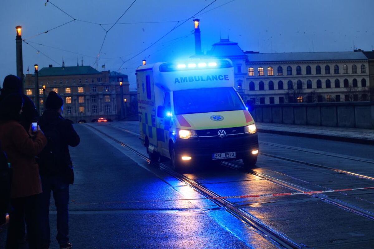 Several dead in central Prague shooting  / MARTIN DIVISEK