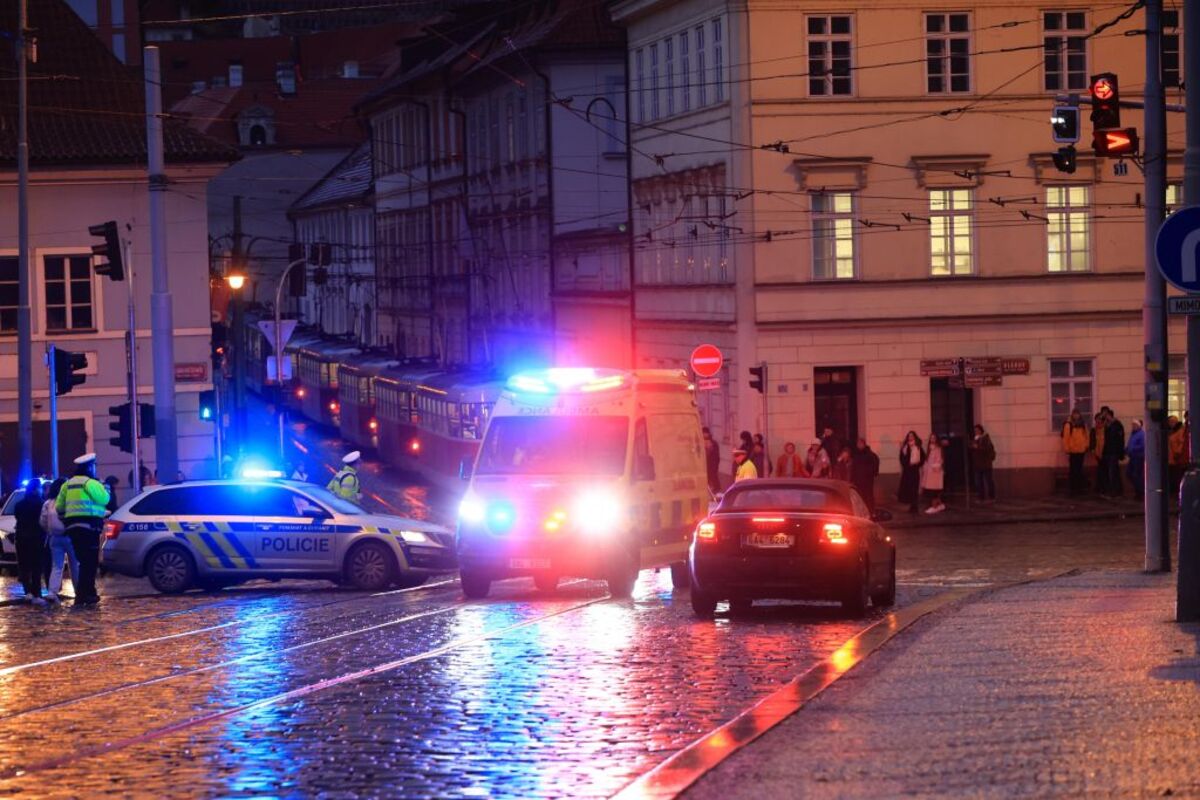 Several dead in central Prague shooting  / MARTIN DIVISEK