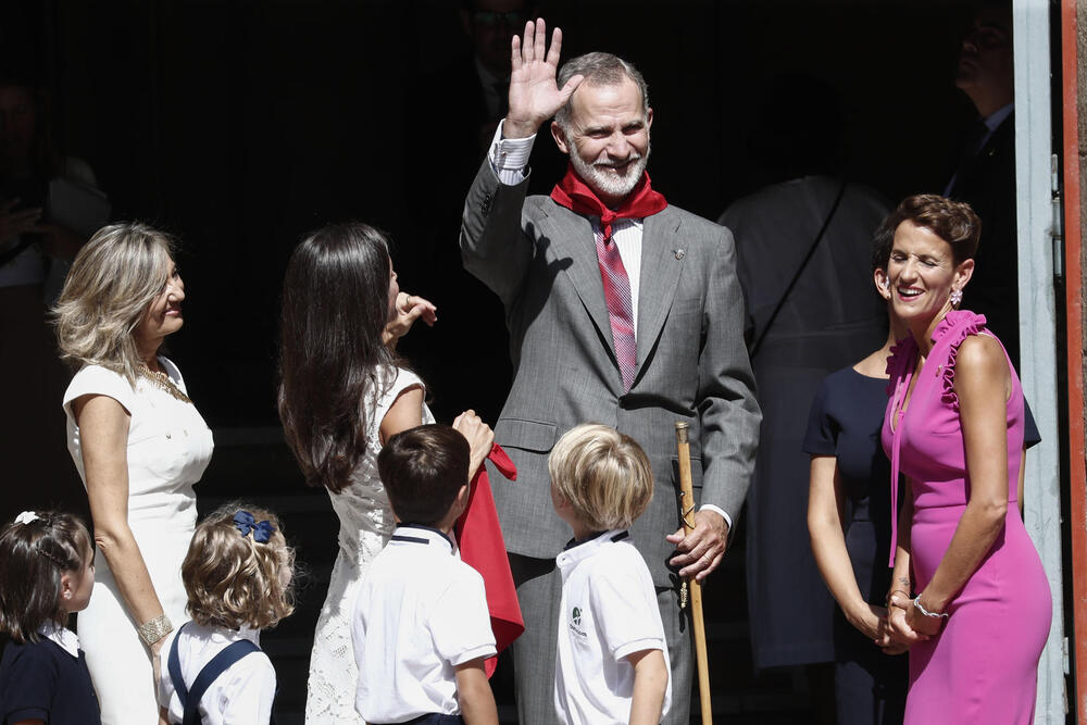 Los reyes Felipe VI y Letizia llegan a Pamplona para conmemorar el Privilegio de la Unión  / EFE/JESUS DIGES