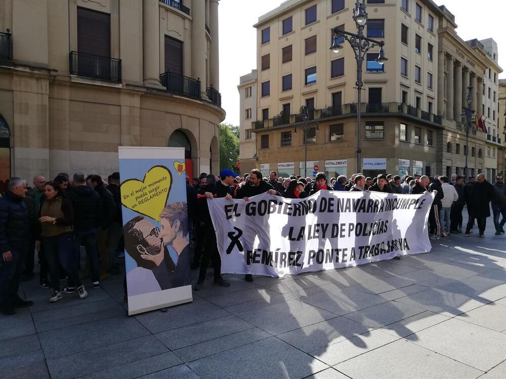 Concentración del movimiento asindical de la Policía Foral.