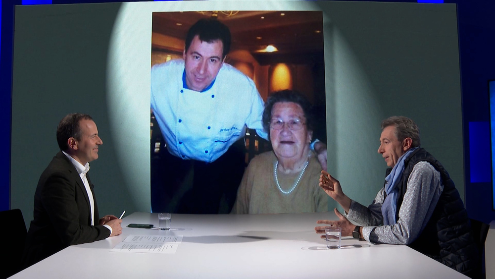 Cara a Cara con Javier Díaz, chef y jefe de cocina del restaurante Alhambra. En la foto su abuela Crucita.