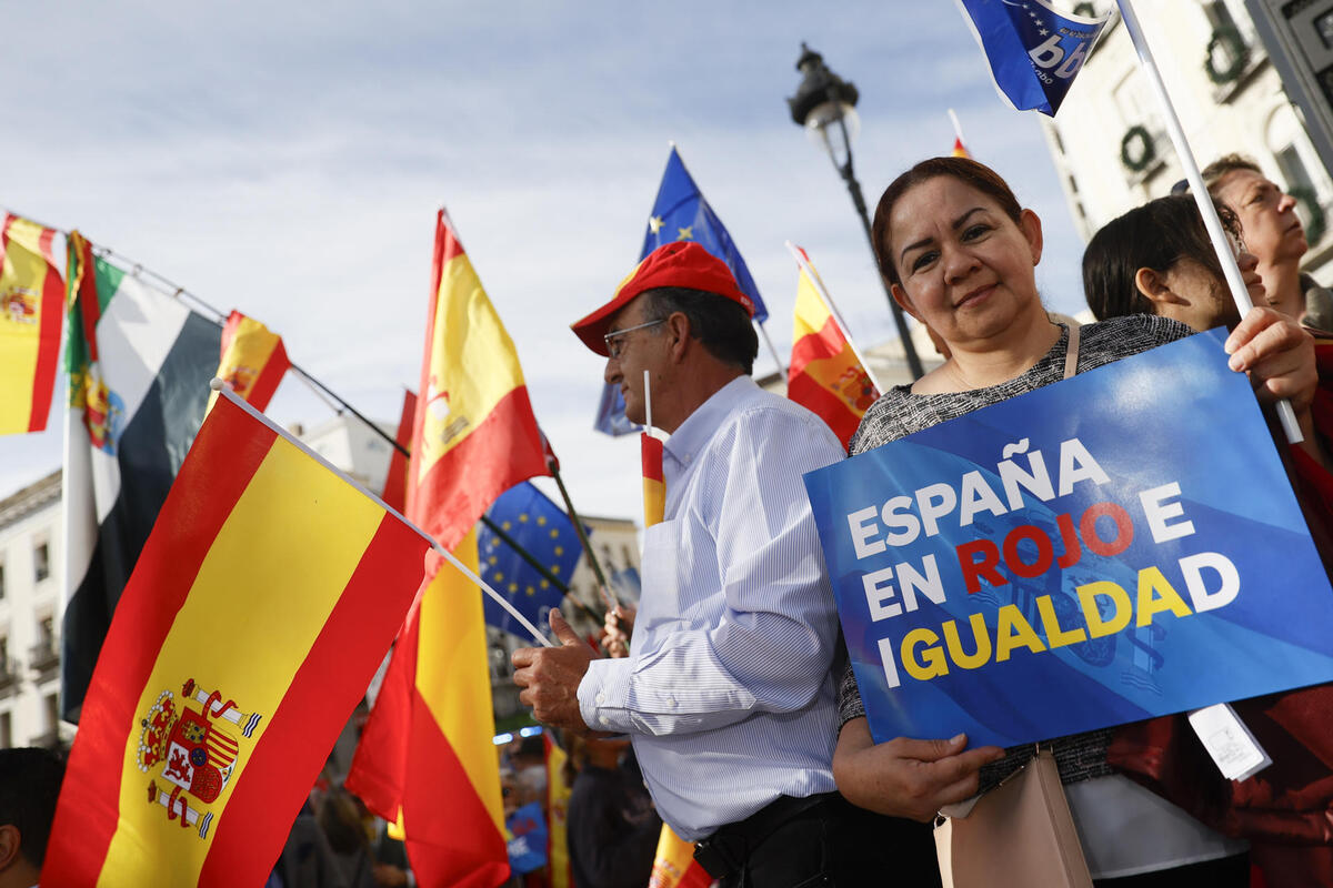 La derecha convoca protestas en toda España contra la amnistía a los independentistas catalanes  / MARISCAL AGENCIA EFE