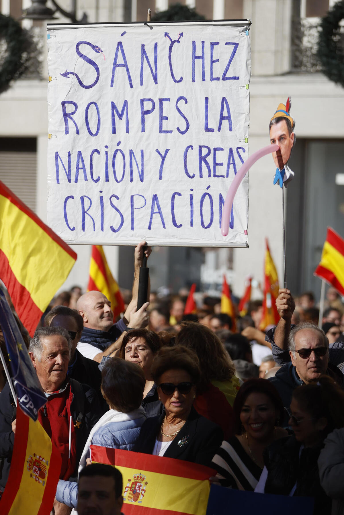 La derecha convoca protestas en toda España contra la amnistía a los independentistas catalanes  / MARISCAL AGENCIA EFE