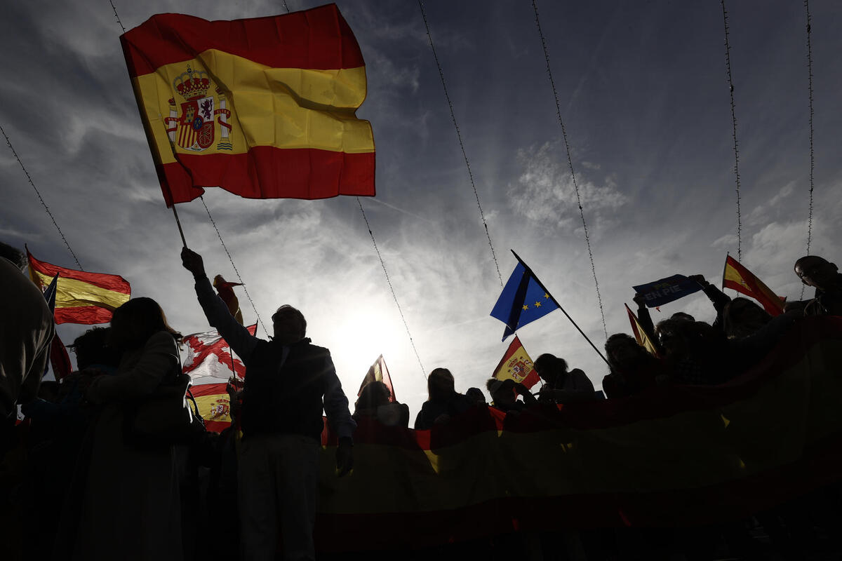 Varios miles de personas protestan en la plaza del Castillo de Pamplona contra la amnistía  / JESÚS DIGES