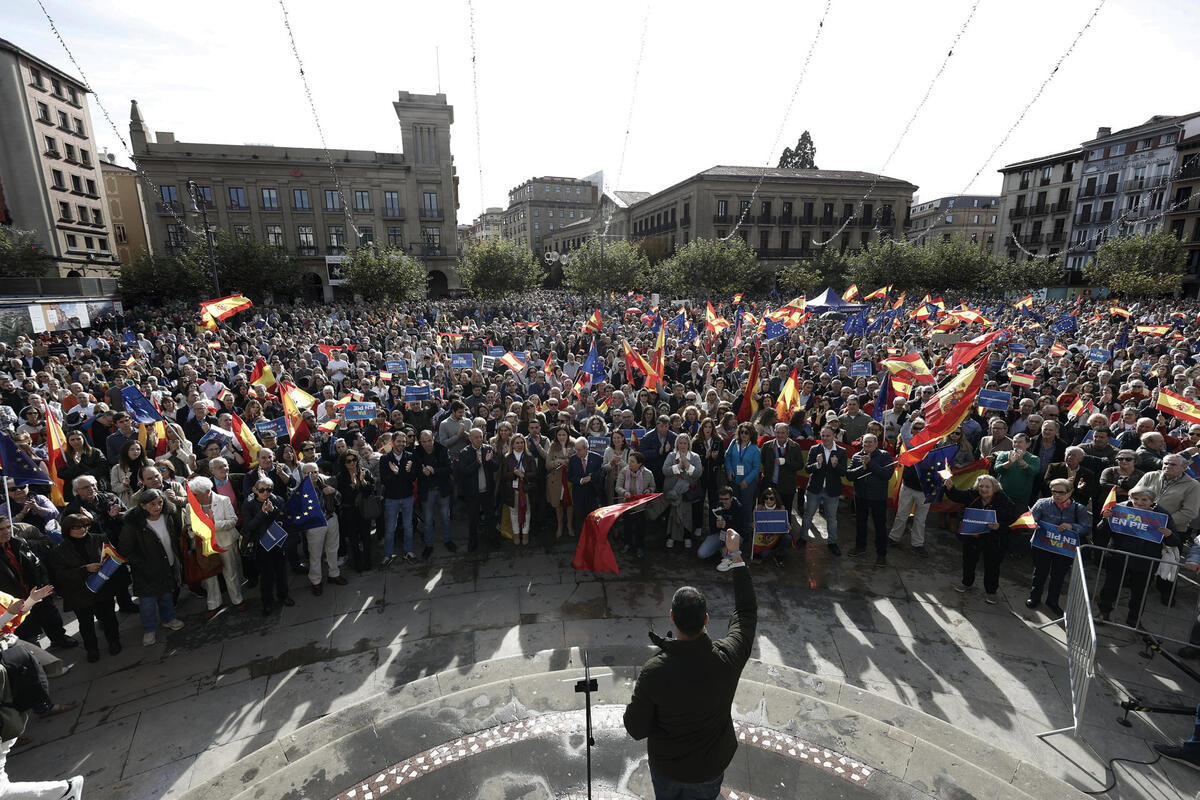 Varios miles de personas protestan en la plaza del Castillo de Pamplona contra la amnistía  / JESÚS DIGES