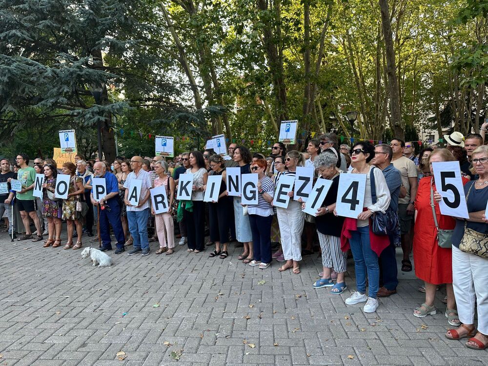 Concentración en la calle Sangüesa de Pamplona