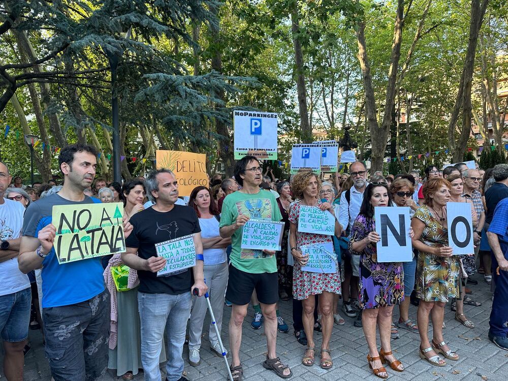 Concentración en la calle Sangüesa de Pamplona