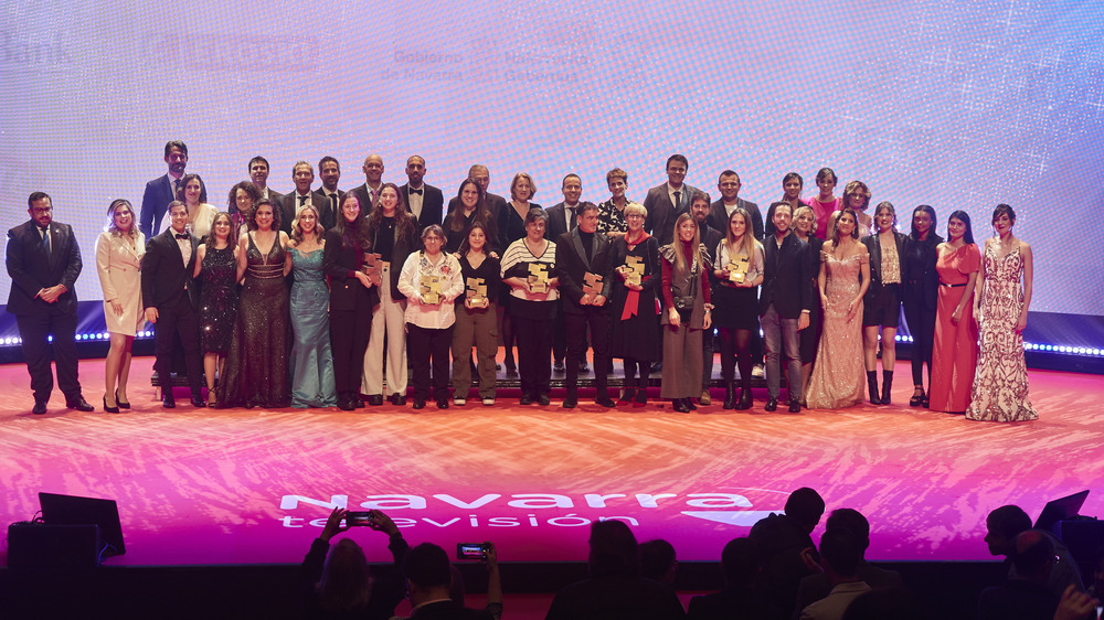 Foto de familia con los premiados de la séptima edición de los Premios Navarra Televisión - Archivo