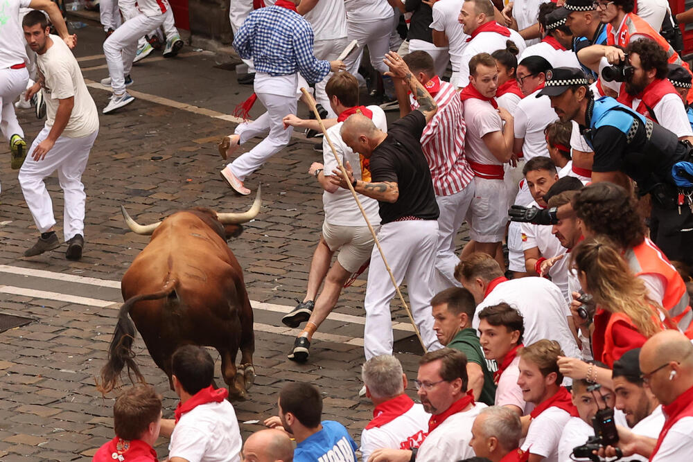 Primer encierro de los sanfermines 2023  / J.P.URDIROZ / EFE