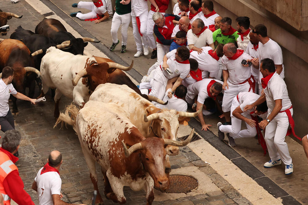 Primer encierro de los sanfermines 2023  / J.P.URDIROZ / EFE