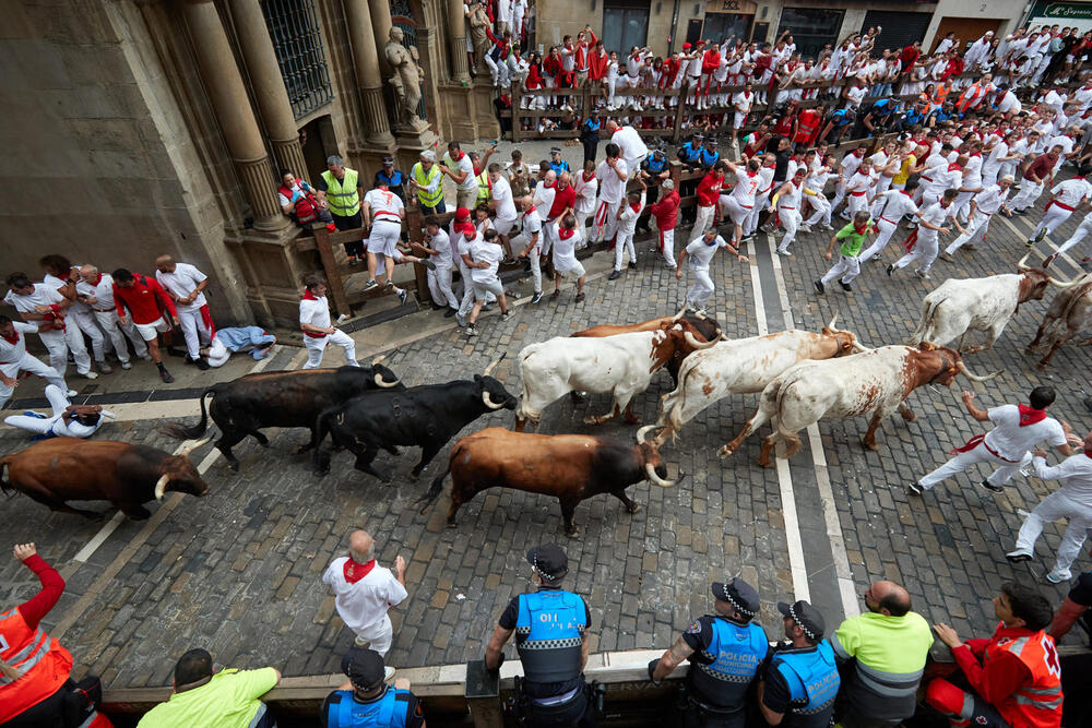 First bullrun of Sanfermines 2023  / J.P.URDIROZ / EFE