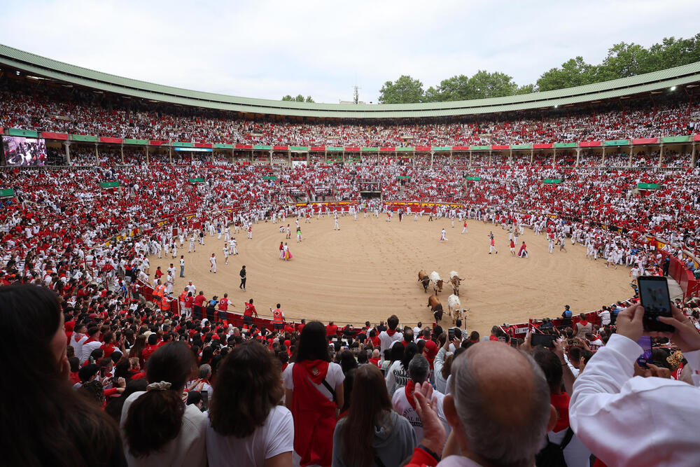 Primer encierro de los sanfermines 2023  / VILLAR LÓPEZ / EFE