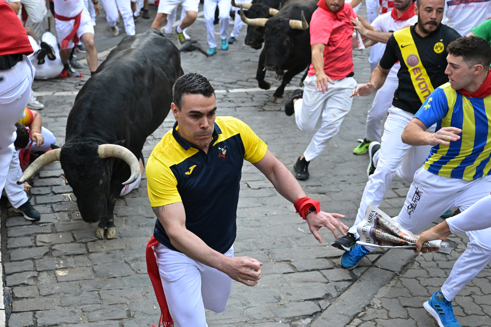 Los toros de Jandilla protagonizan el sexto encierro de Sanfermines  / EFE