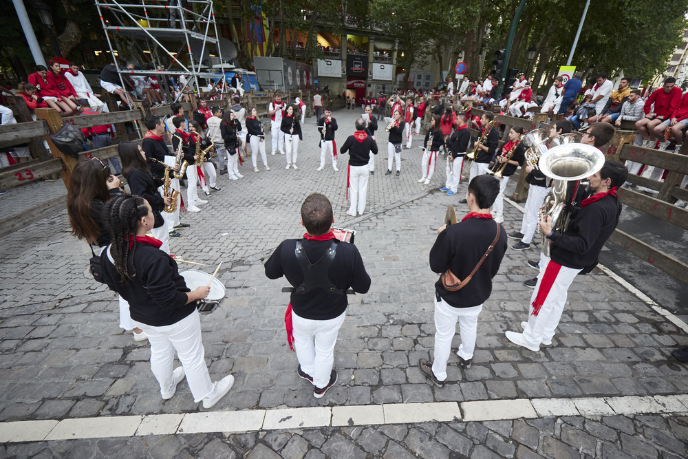 Sexto encierro de las fiestas de San Fermín 2023
  / EDUARDO SANZ