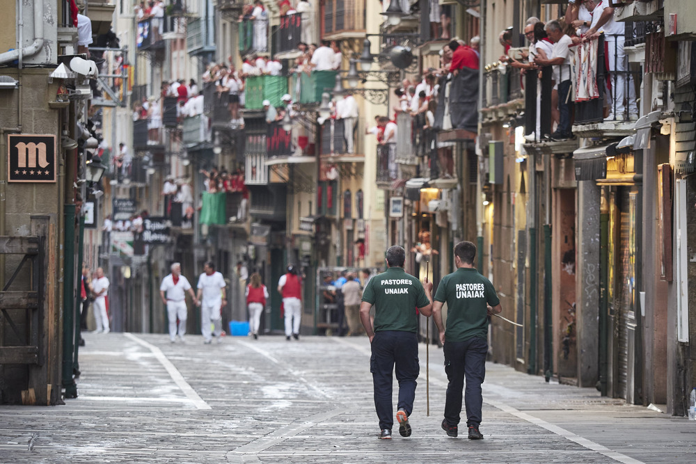 Sexto encierro de las fiestas de San Fermín 2023
  / EDUARDO SANZ